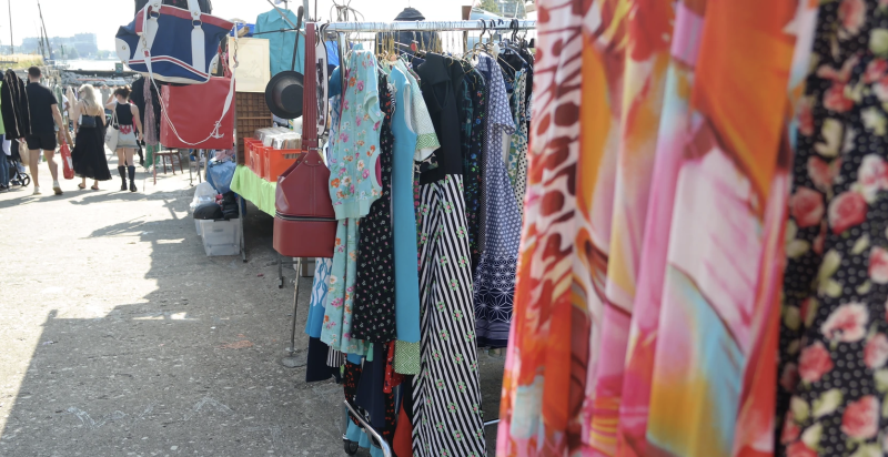 Foto van kleding op De Kaai Markt